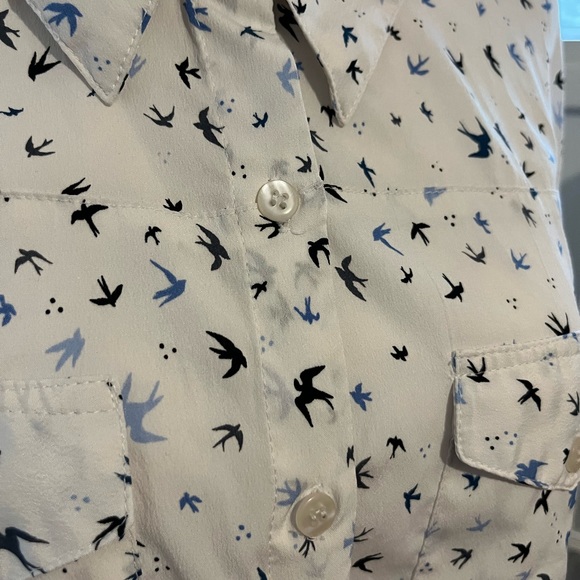 Torrid size 2 bird print top. Size 2 - Picture 2 of 2